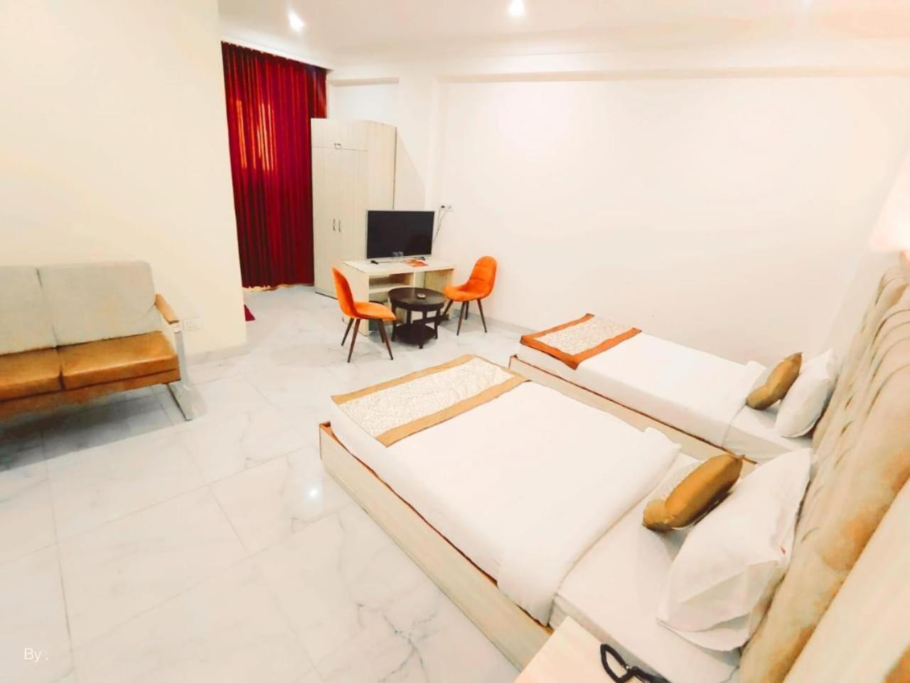Hotel Almora Sky Near By Delhi International Airport With - Free Airport Pickup And Drop New Delhi Exteriör bild
