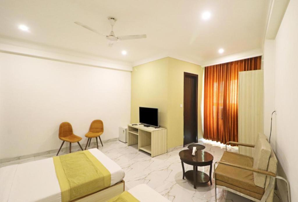 Hotel Almora Sky Near By Delhi International Airport With - Free Airport Pickup And Drop New Delhi Exteriör bild