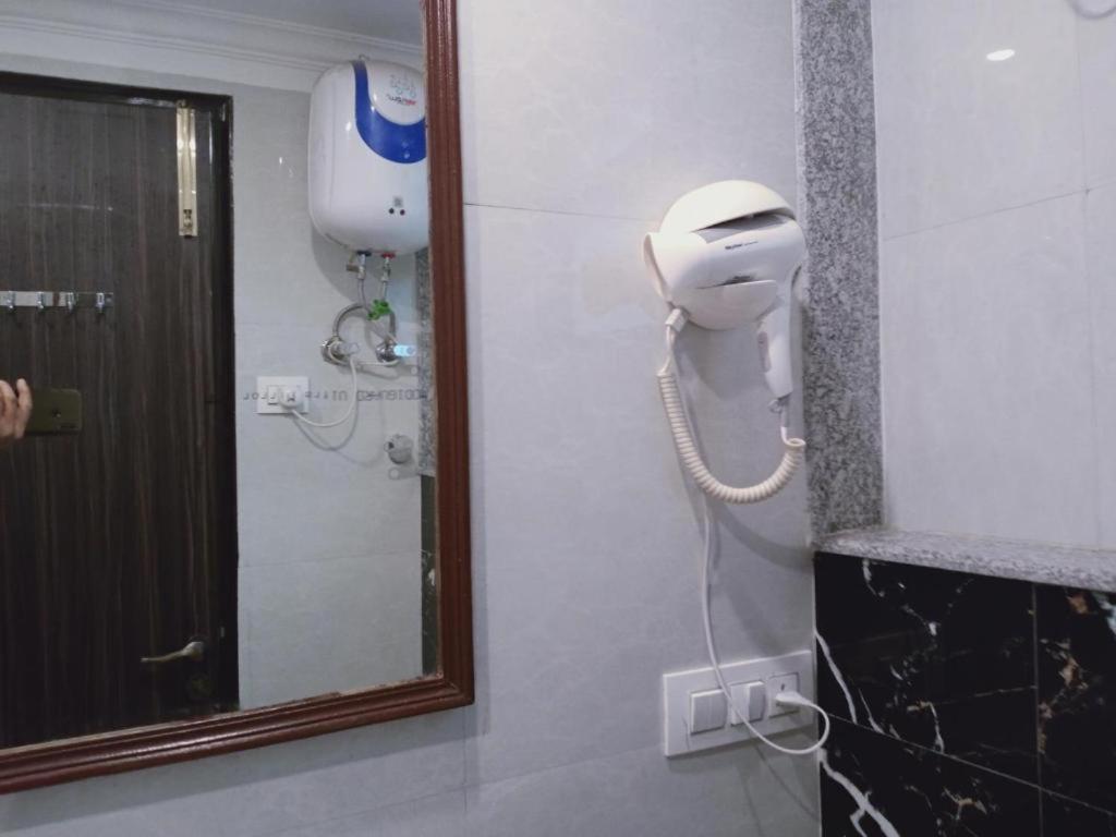 Hotel Almora Sky Near By Delhi International Airport With - Free Airport Pickup And Drop New Delhi Exteriör bild