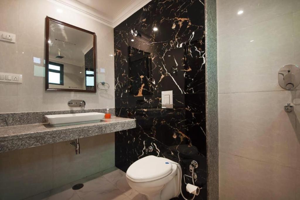 Hotel Almora Sky Near By Delhi International Airport With - Free Airport Pickup And Drop New Delhi Exteriör bild