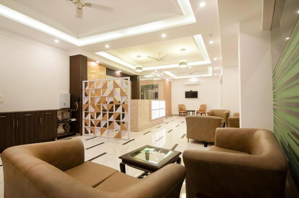 Hotel Almora Sky Near By Delhi International Airport With - Free Airport Pickup And Drop New Delhi Exteriör bild