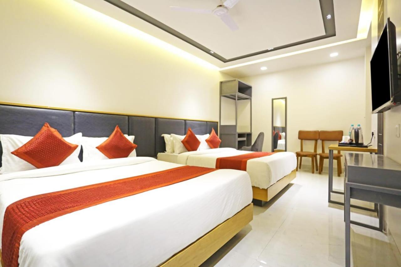 Hotel Almora Sky Near By Delhi International Airport With - Free Airport Pickup And Drop New Delhi Exteriör bild