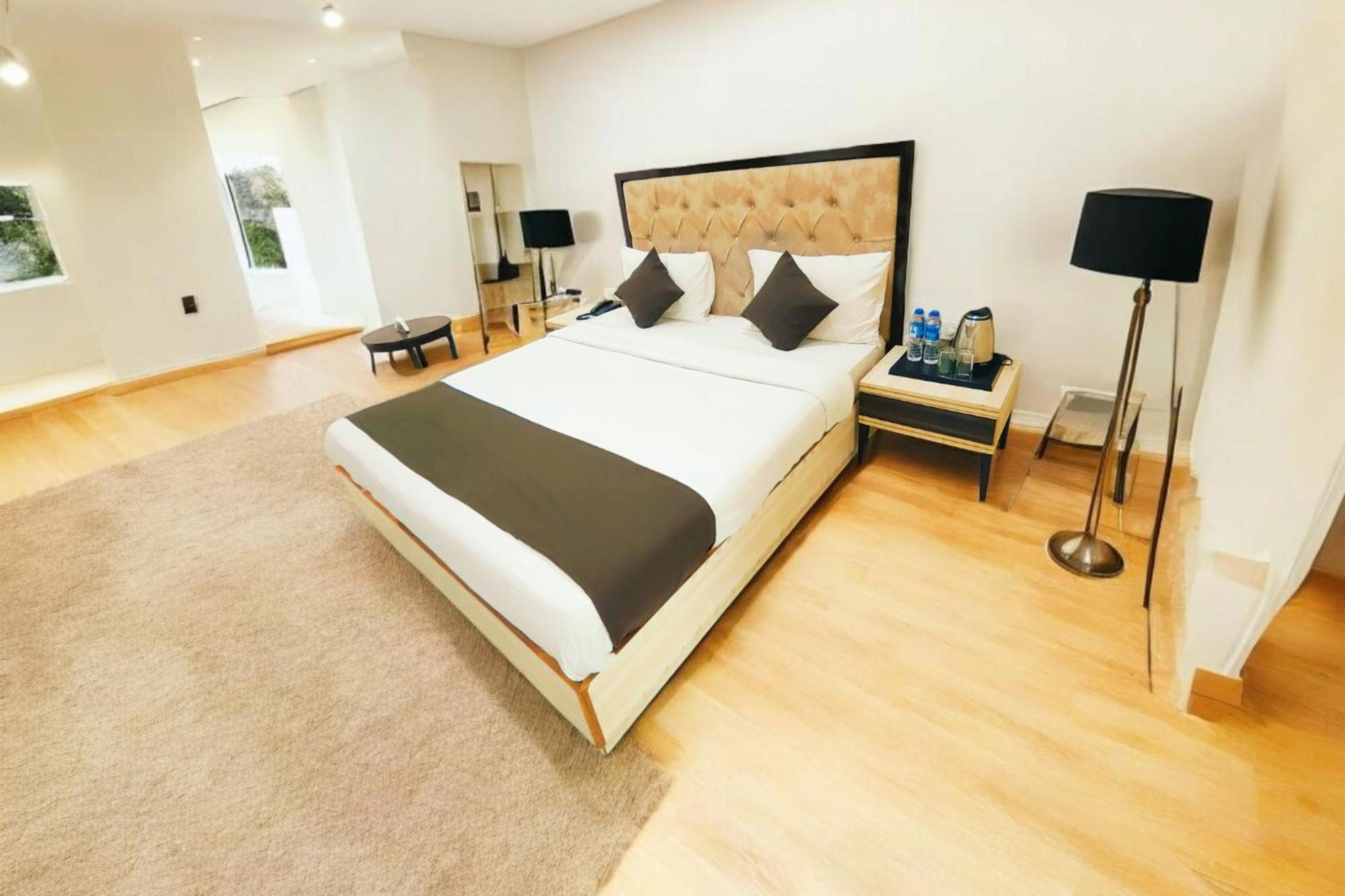Hotel Almora Sky Near By Delhi International Airport With - Free Airport Pickup And Drop New Delhi Exteriör bild