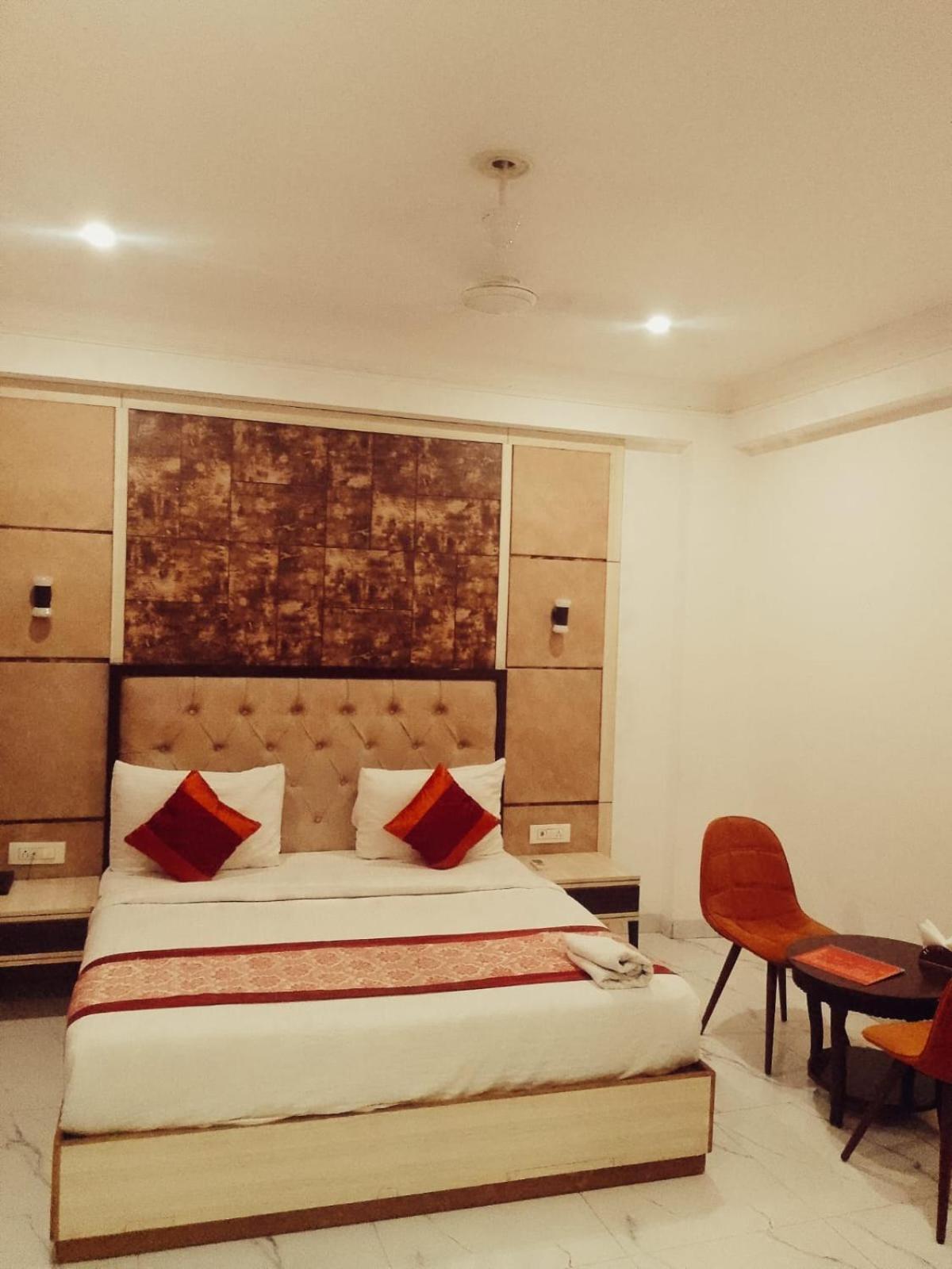 Hotel Almora Sky Near By Delhi International Airport With - Free Airport Pickup And Drop New Delhi Exteriör bild