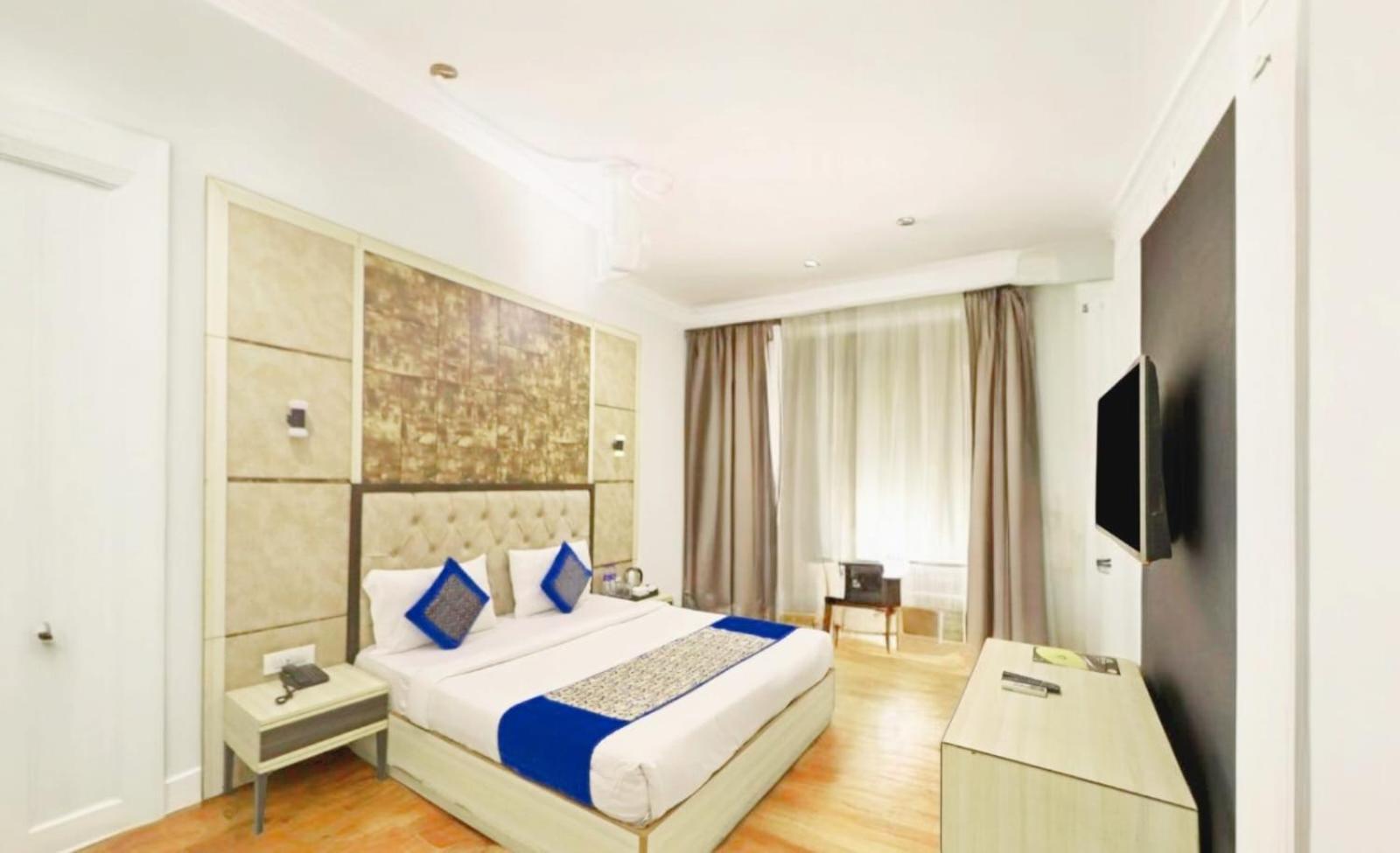 Hotel Almora Sky Near By Delhi International Airport With - Free Airport Pickup And Drop New Delhi Exteriör bild