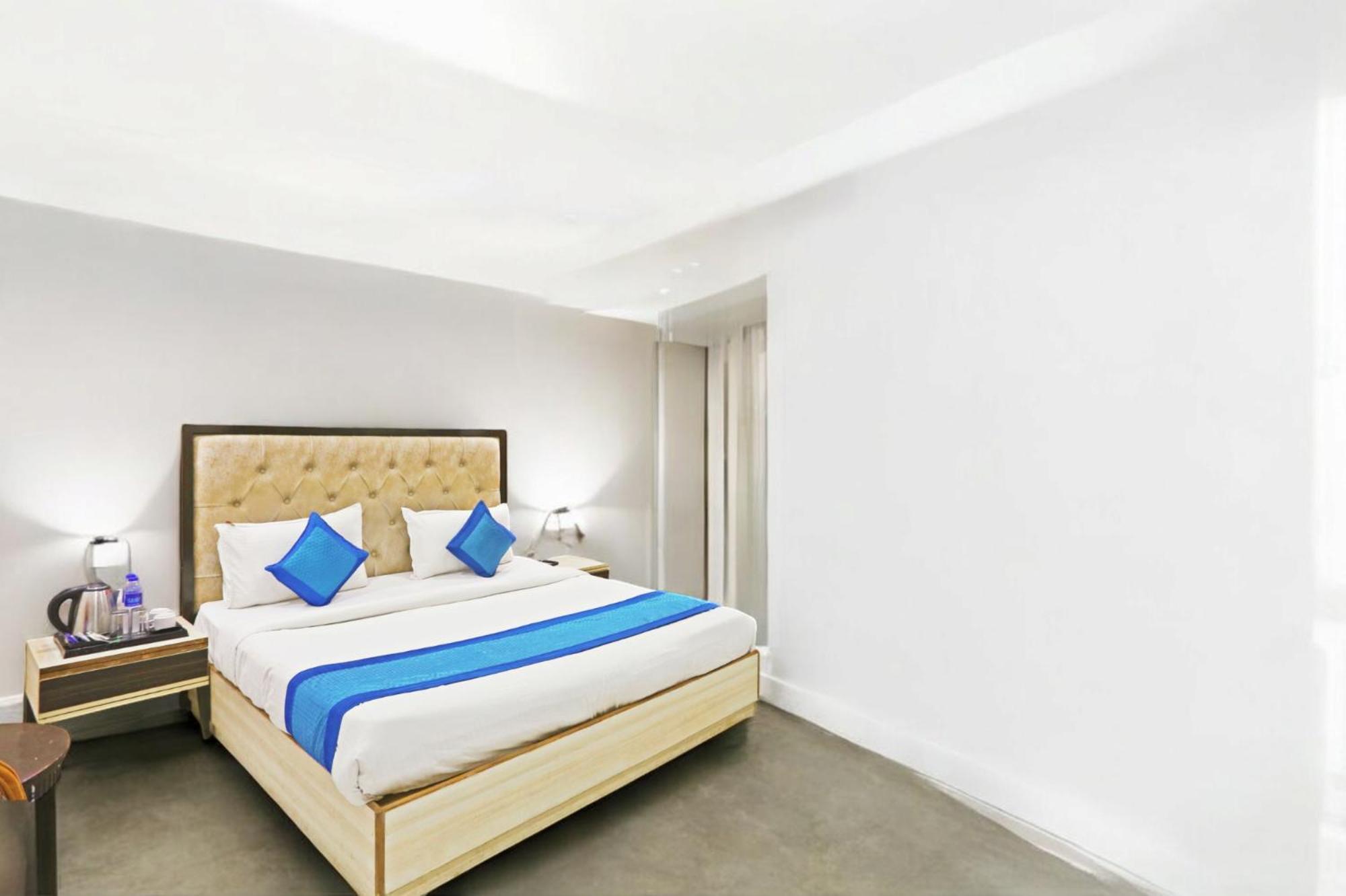 Hotel Almora Sky Near By Delhi International Airport With - Free Airport Pickup And Drop New Delhi Exteriör bild